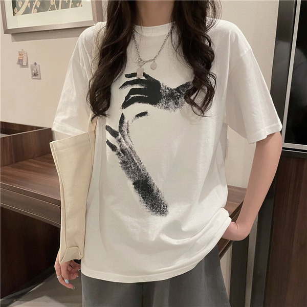 Лятна широка тениска с апликация