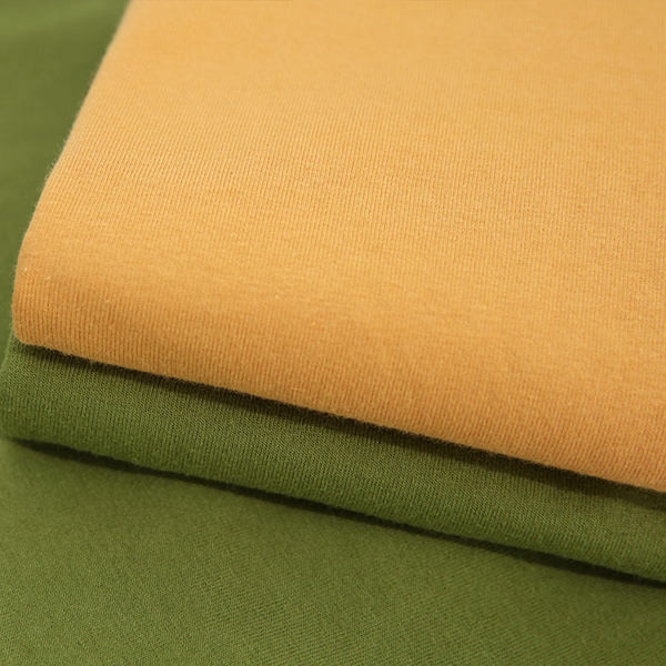 Модерна дамска близа с овално деколте и надпис