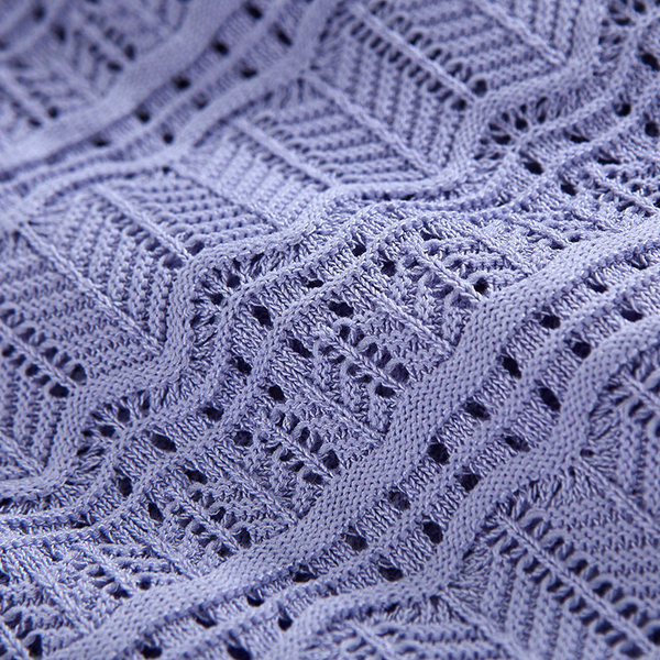 Модерна дамска блуза с шпиц деколте и връзки