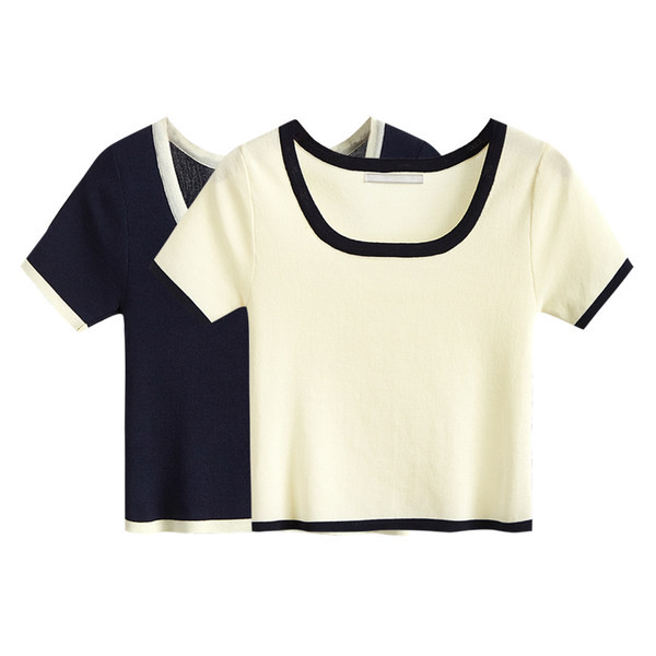 Къса вталена блуза с къс ръкав и овално деколте