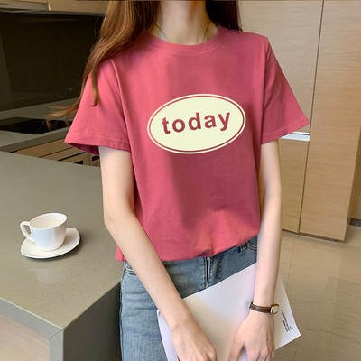 Дамска широка тениска с О-образно деколте и щампа