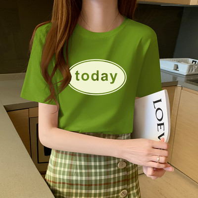 Дамска широка тениска с О-образно деколте и щампа