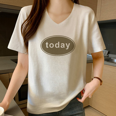 Дамска широка тениска с О-образно деколте и щампа