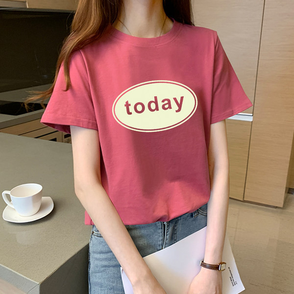 Дамска широка тениска с О-образно деколте и щампа