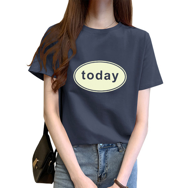 Дамска широка тениска с О-образно деколте и щампа