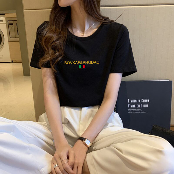 Нов модел дамска тениска с обло деколте и надпис