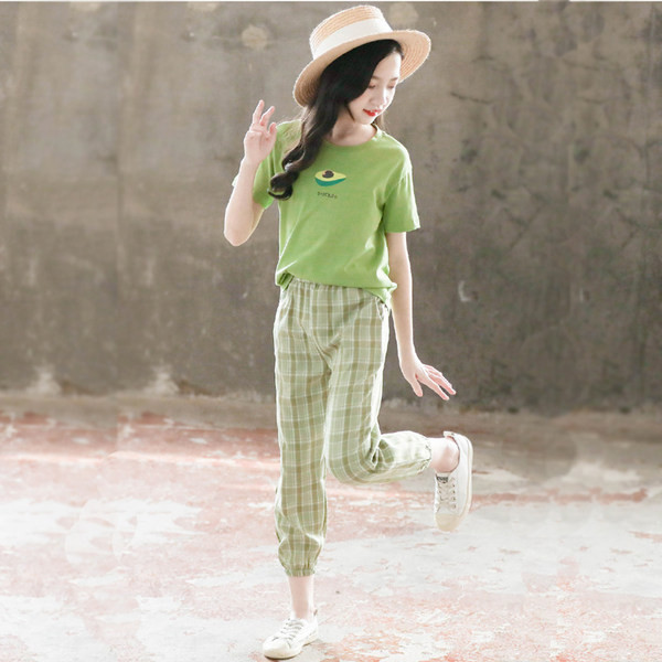 Детски  спортен комплект от две части с апликация за момичета 