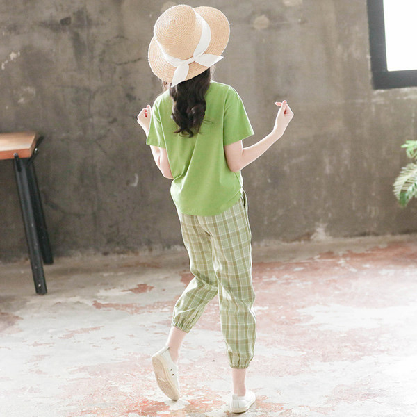 Детски  спортен комплект от две части с апликация за момичета 