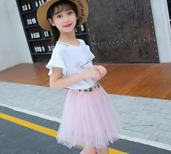 Комплект от две части за момичета с пола с бродерия и тениска с къс ръкав