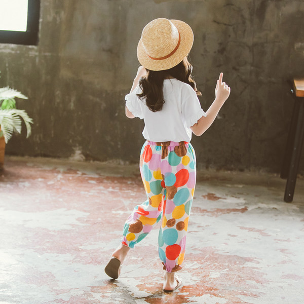 Летен сет за момиче - тениска и шарен панталон