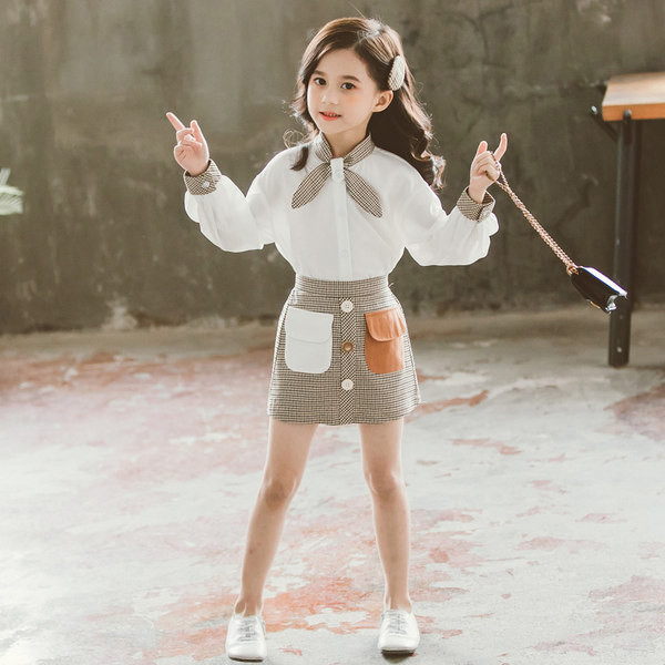 Модерен комплект за момичета от две части -риза и карирана пола