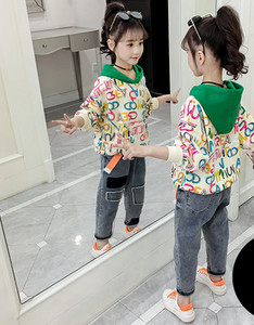 Пролетно-есенен комплект за момичета - суичър и дънки