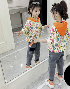 Пролетно-есенен комплект за момичета - суичър и дънки