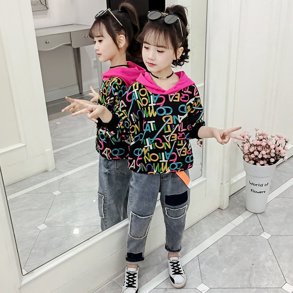 Пролетно-есенен комплект за момичета - суичър и дънки