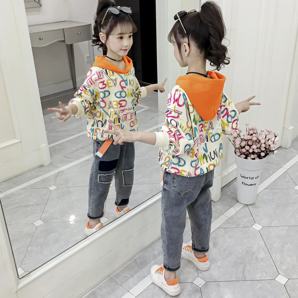 Пролетно-есенен комплект за момичета - суичър и дънки