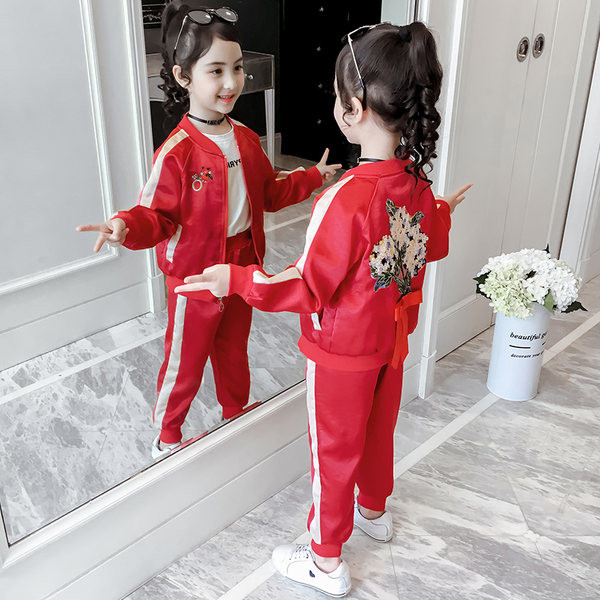 Детски спортно-ежедневен комплект с лъскав ефект и бродерия