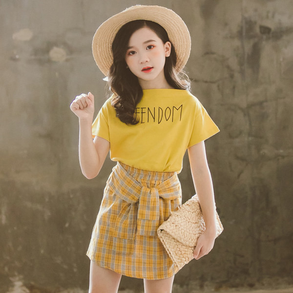 Модерен детски комплект от две части -карирана пола и тениска