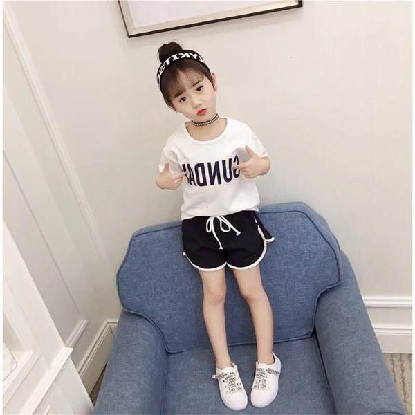 Ежедневен комплект - тениска и къс панталон за момичета