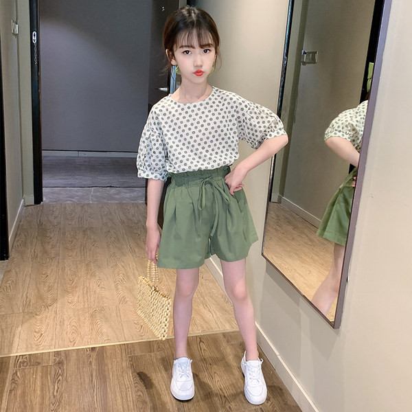 Детски летен комплект с къс ръкав и къс панталон с висока талия и връзки