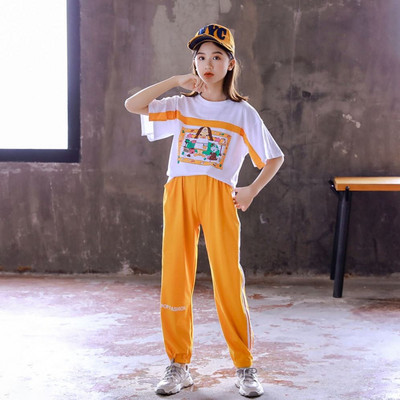 Детски комплект от две части тениска и долнище с ластик на крачолите