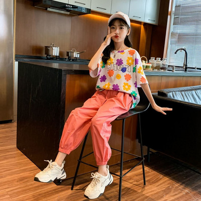 Детски комплект от две части тениска и долнище с ластик на крачолите