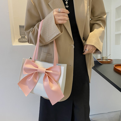 Дамска квадратна чанта от еко кожа с панделка