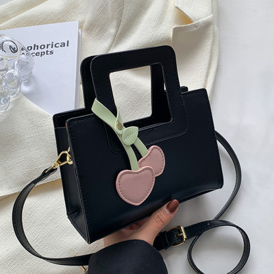 Модерна дамска чанта от изкуствена кожа с две дръжки