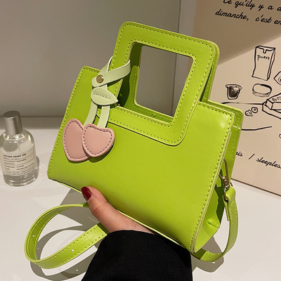 Модерна дамска чанта от изкуствена кожа с две дръжки