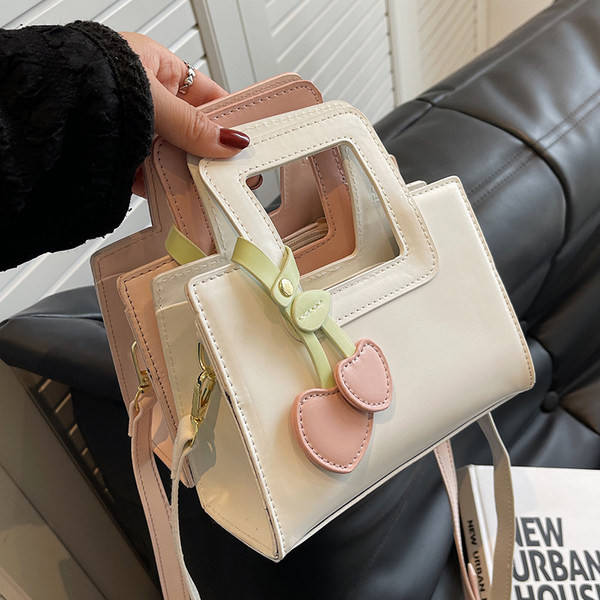 Модерна дамска чанта от изкуствена кожа с две дръжки