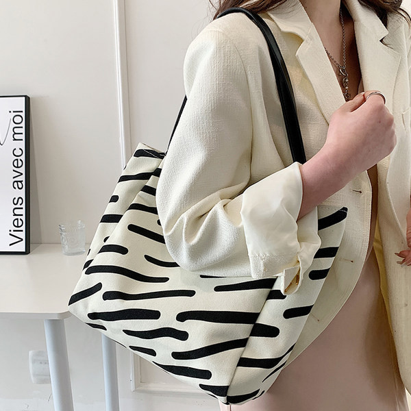 Ежедневна дамска чанта тип пазарска