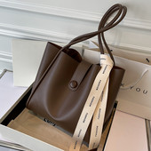 Дамска ежедневна чанта  с дълги дръжка