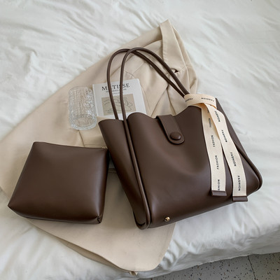 Дамска ежедневна чанта  с дълги дръжка