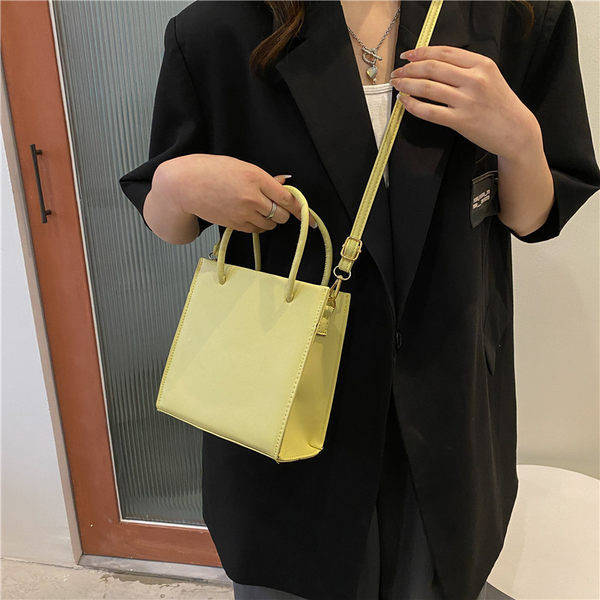 Малка квадратна чанта от еко кожа за жени