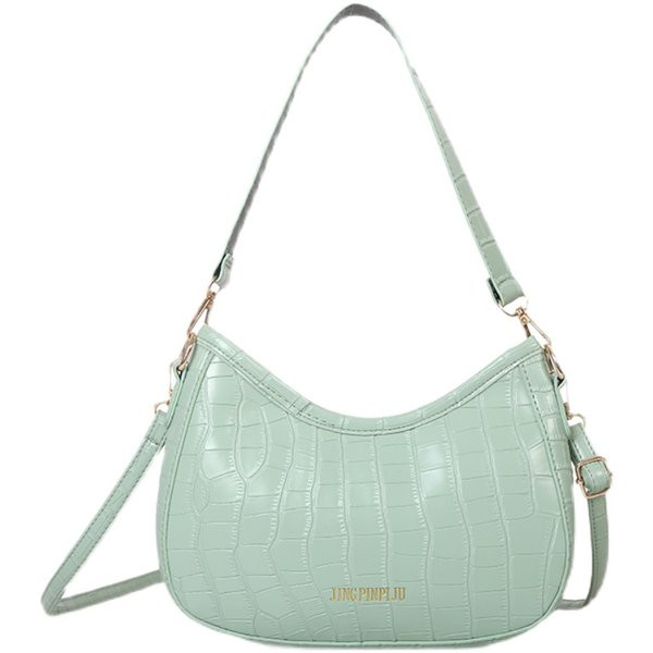 Дамска кожена чанта с надпис и цип