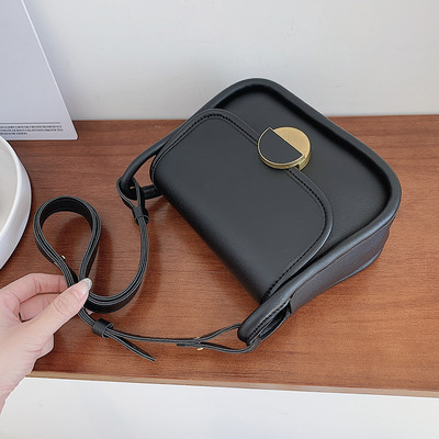 Кожена дамска чанта с дълга дръжка в три цвята