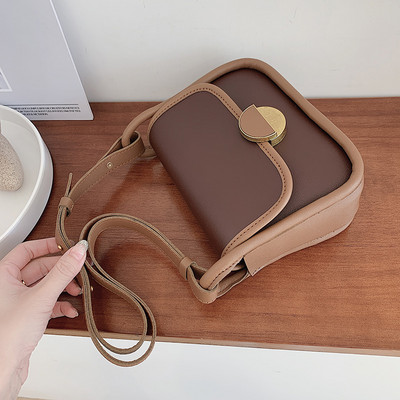 Кожена дамска чанта с дълга дръжка в три цвята