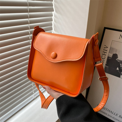 Дамска квадратна чанта с дълга дръжка - няколко цвята