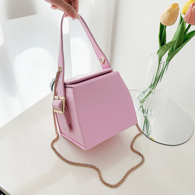 Кожена дамска чанта с къса дръжка в няколко цвята