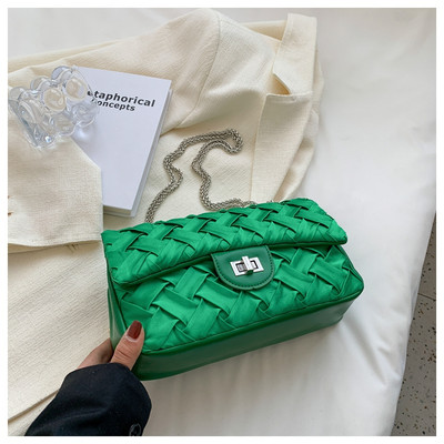 Дамска  стилна чанта с метално закопчаване