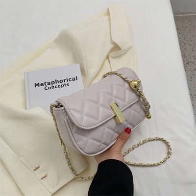 Модерна дамска чанта с капитониран ефект - два размера