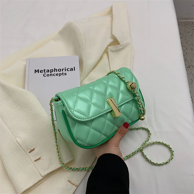 Модерна дамска чанта с капитониран ефект - два размера