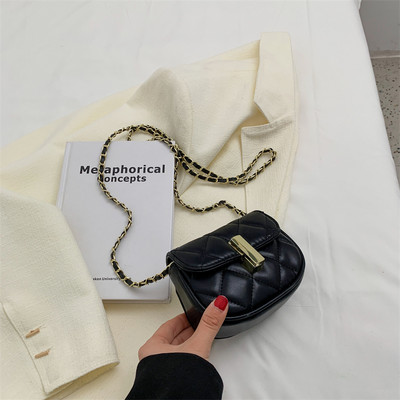 Модерна дамска чанта с капитониран ефект - два размера