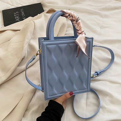 Модерна дамска чанта с две дръжки - изкуствена кожа