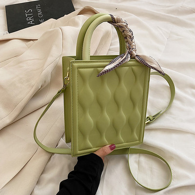 Модерна дамска чанта с две дръжки - изкуствена кожа