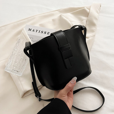 Нов модел малка дамска чанта от еко кожа