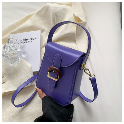 Малка ежедневна чанта с две дръжки 