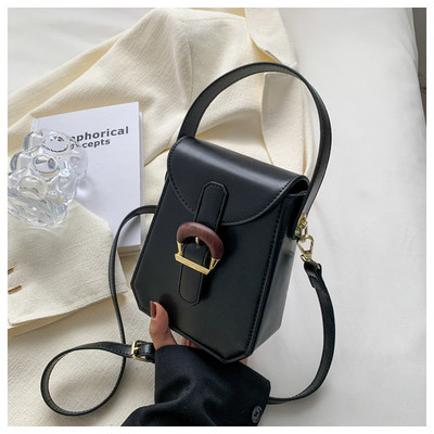 Малка ежедневна чанта с две дръжки 