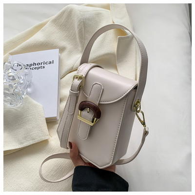 Малка ежедневна чанта с две дръжки 