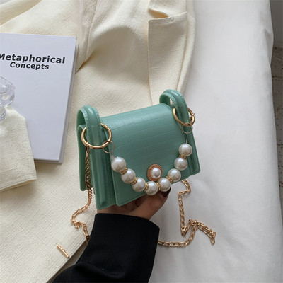 Дамска кожена чанта с перли в различни цветове