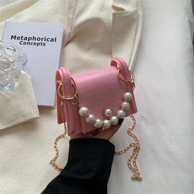 Дамска кожена чанта с перли в различни цветове